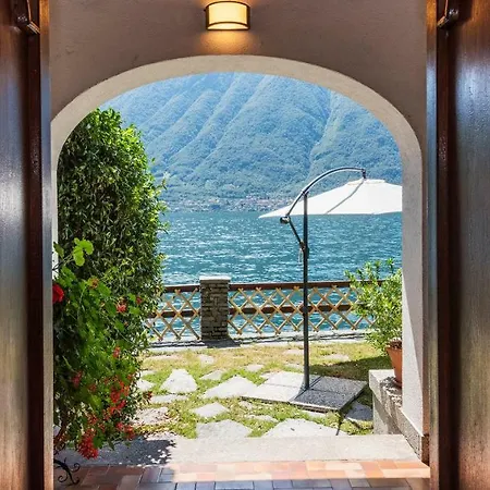 Bianca On The Lake - Parking Ferienhaus Sala Comacina